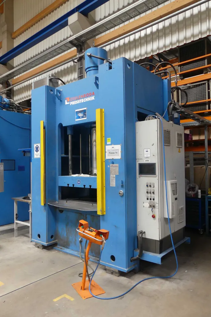 ZEULENRODAER PRESSTECHNIK Doppelständerpresse Typ PYZ 250 F Presskraft 2.500kN